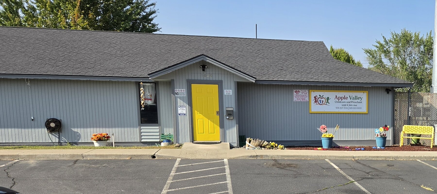 The Apple Valley Childcare and Preschool building at 1020 S 26th Ave in Yakima