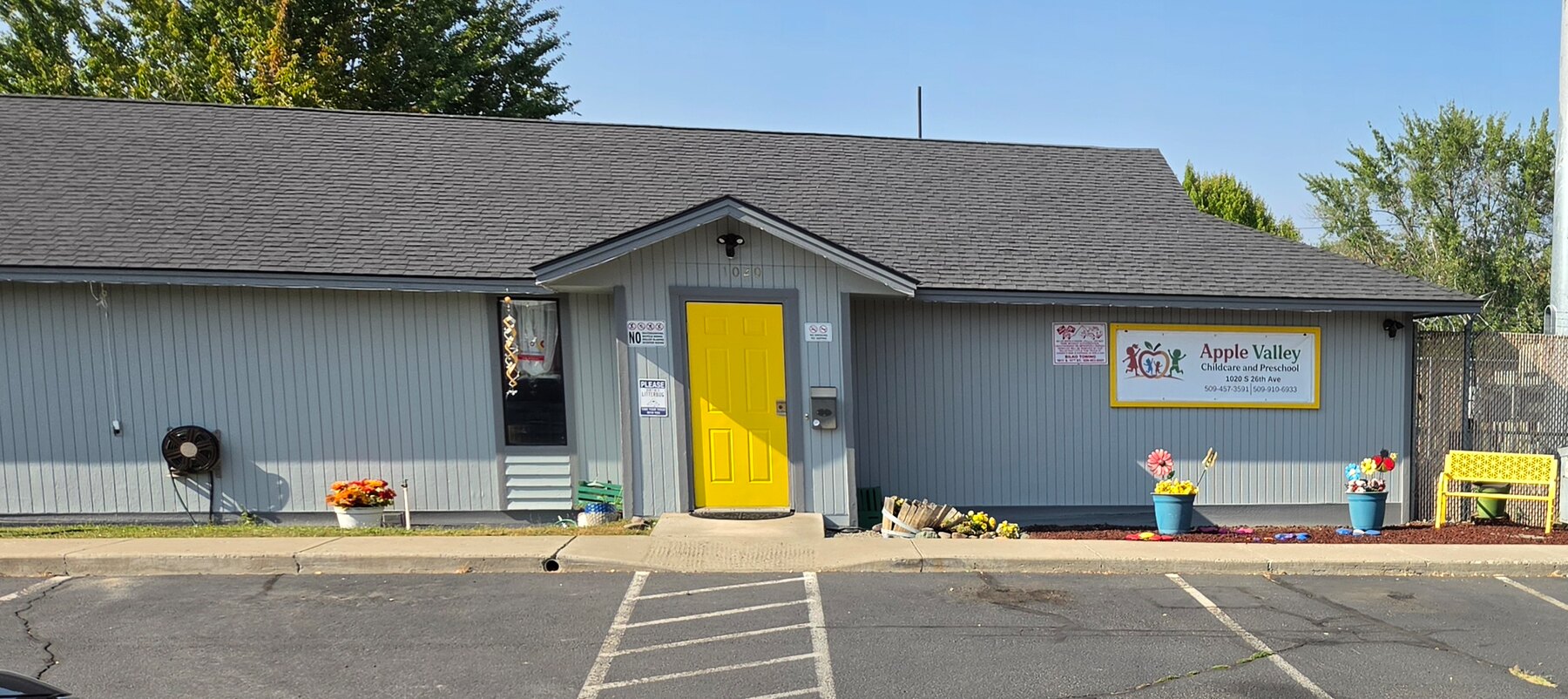 The Apple Valley Childcare and Preschool building at 1020 S 26th Ave in Yakima